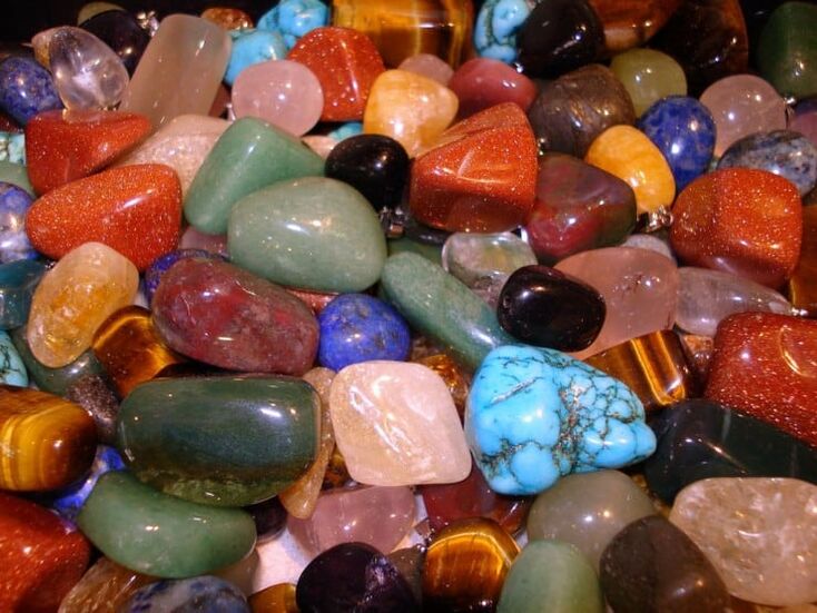 batu berwarna sebagai jimat nasib baik